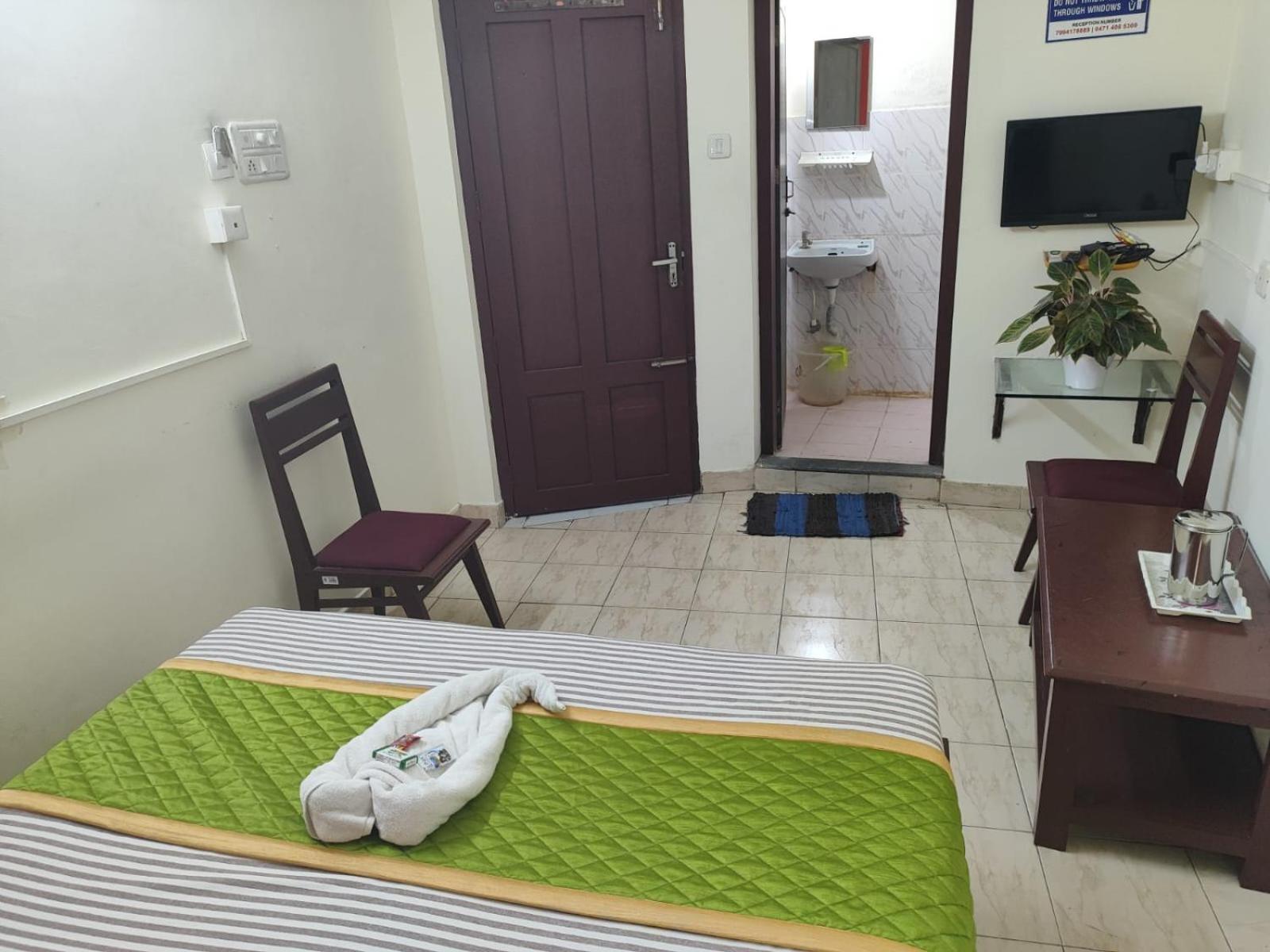 Hotel Gamas Inn Thiruvananthapuram Екстериор снимка