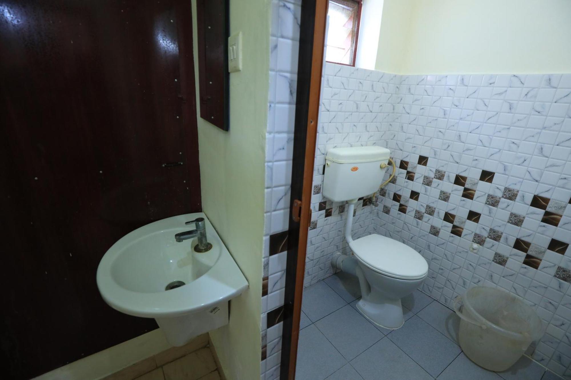Hotel Gamas Inn Thiruvananthapuram Екстериор снимка